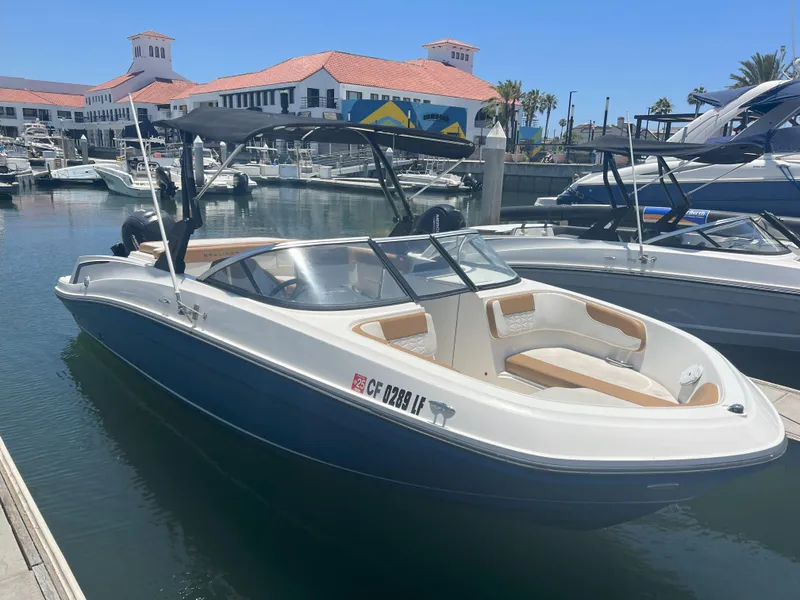Slide: The Image of Bayliner VR6 Bowrider OB 2021 - 4