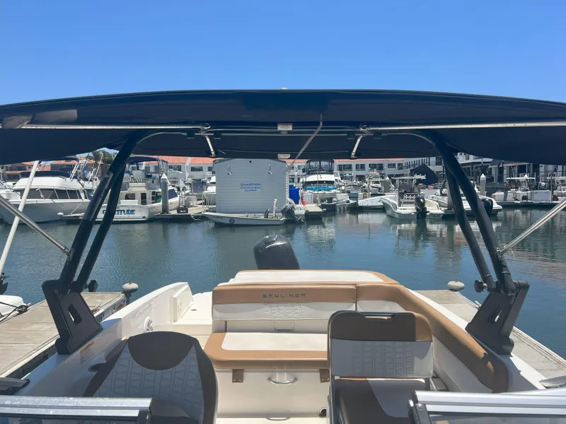 Slide: The Image of Bayliner VR6 Bowrider OB 2021 - 5