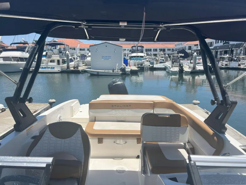 Slide: The Image of Bayliner VR6 Bowrider OB 2021 - 6
