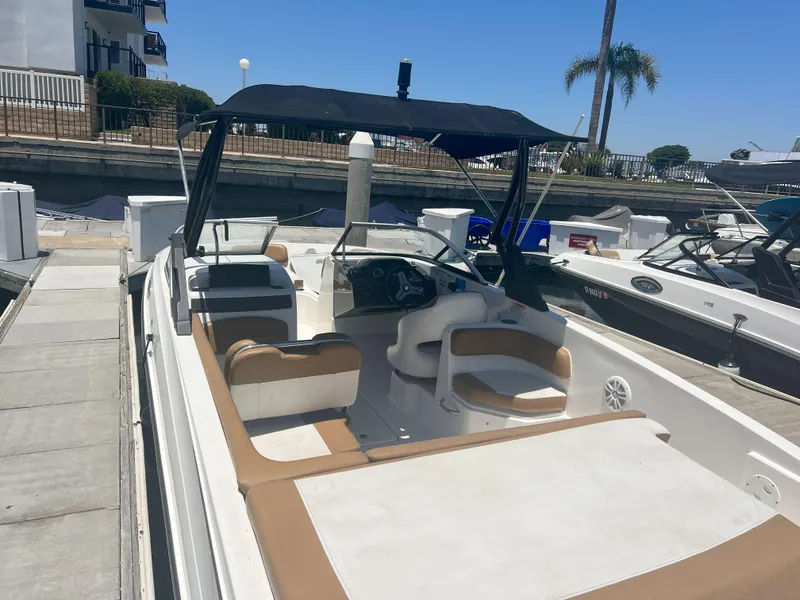 Slide: The Image of Bayliner VR6 Bowrider OB 2021 - 7