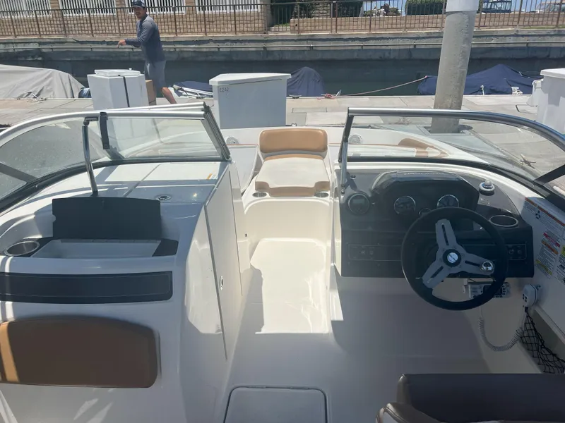 Slide: The Image of Bayliner VR6 Bowrider OB 2021 - 8