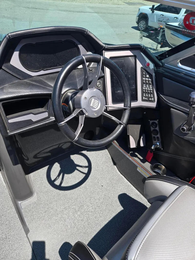 Slide: The Image of MasterCraft XStar 2018 - 10