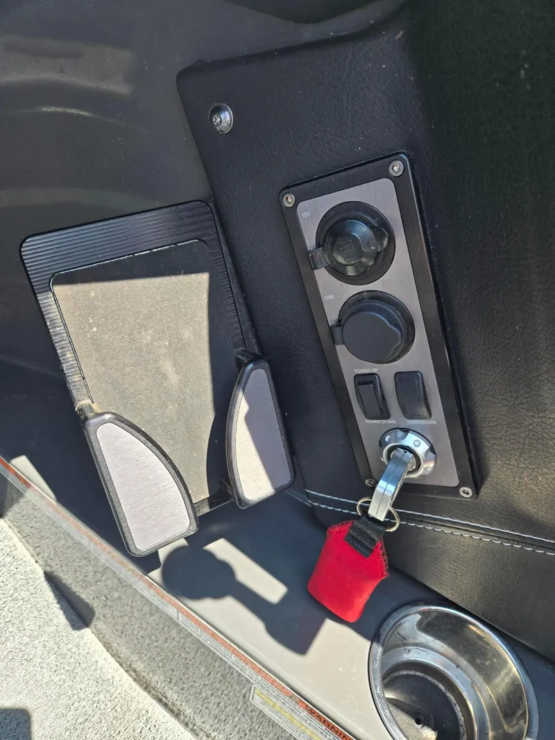 Slide: The Image of MasterCraft XStar 2018 - 12