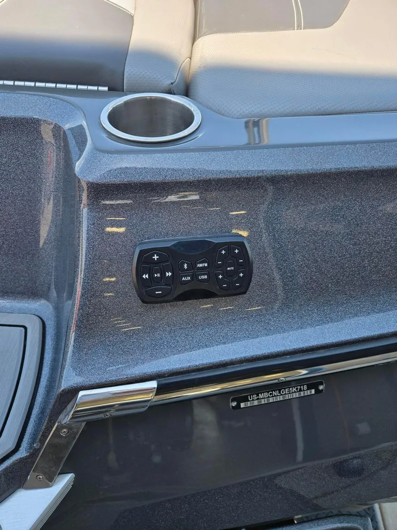 Slide: The Image of MasterCraft XStar 2018 - 13