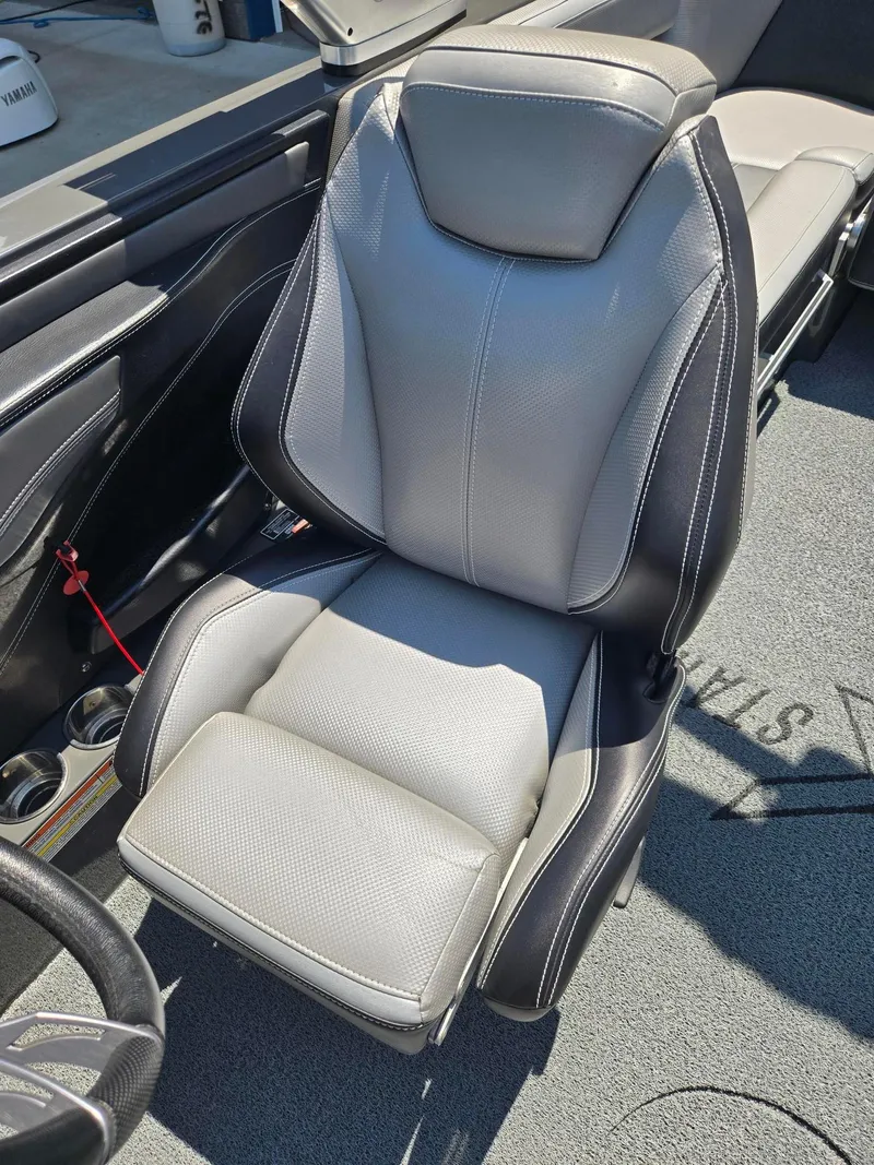 Slide: The Image of MasterCraft XStar 2018 - 8