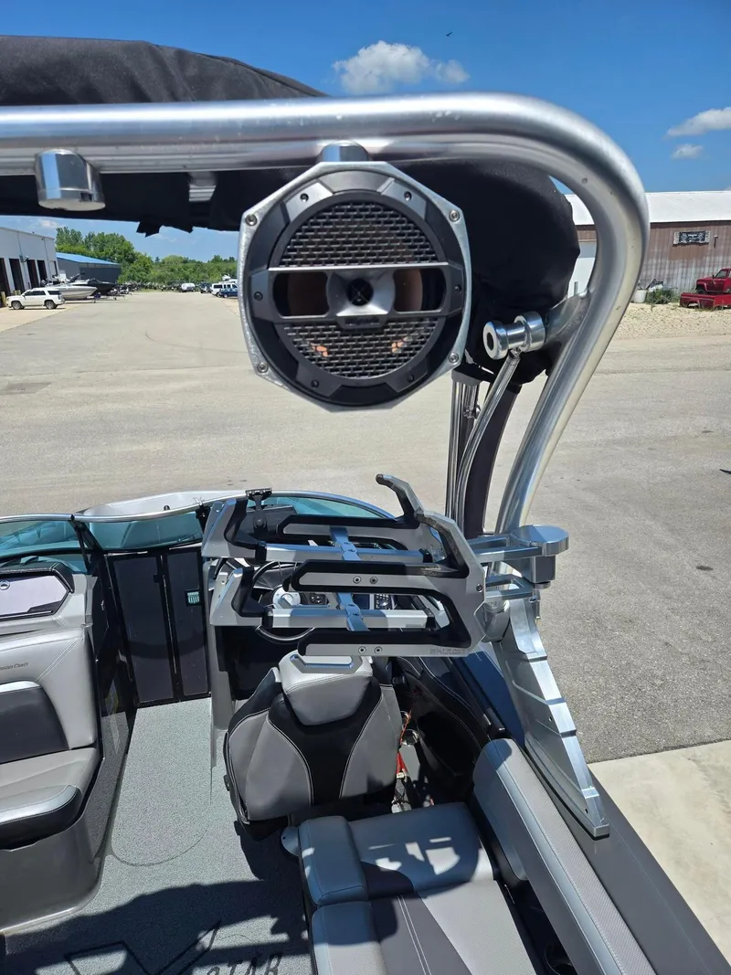 Slide: The Image of MasterCraft XStar 2018 - 9