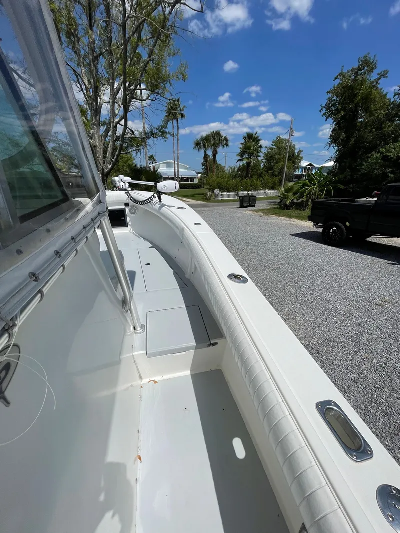 Slide: The Image of 1998 Regulator 26 Classic boat deck under clear blue sky. - 19
