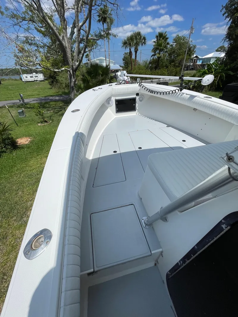 Slide: The Image of 1998 Regulator 26 Classic boat deck with seating and storage compartments. - 21