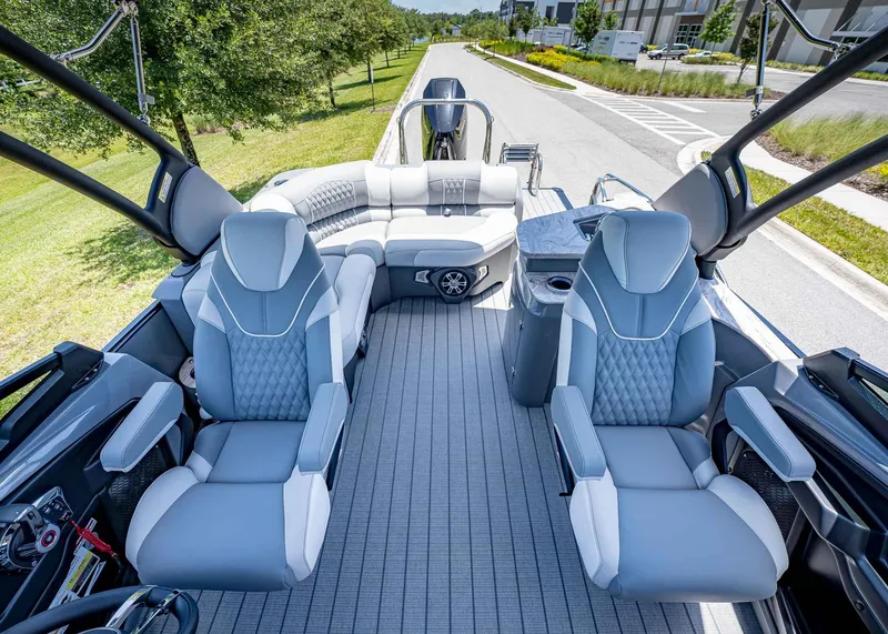 Slide: The Image of Tahoe Grand Tahoe LTD Elite Windshield 2025 - 17