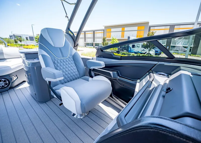 Slide: The Image of Tahoe Grand Tahoe LTD Elite Windshield 2025 - 18