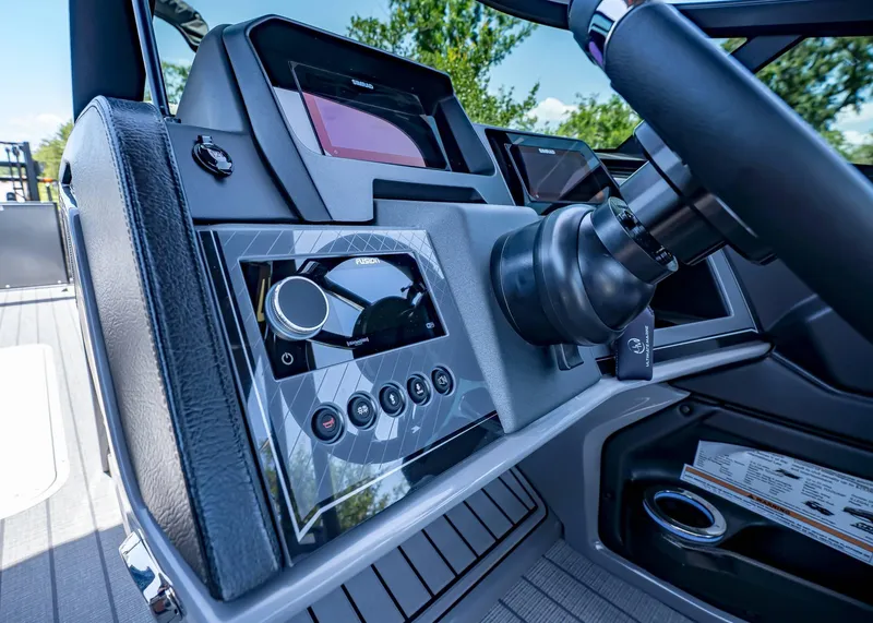 Slide: The Image of Tahoe Grand Tahoe LTD Elite Windshield 2025 - 24