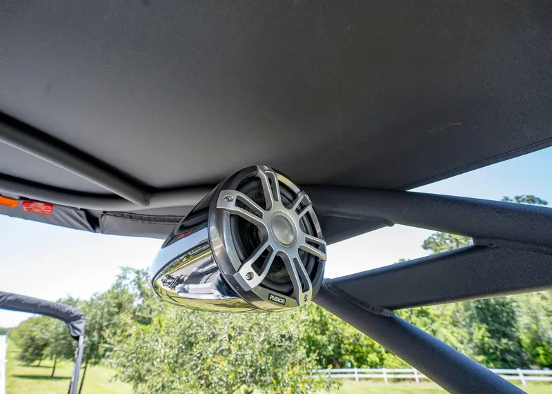 Slide: The Image of Tahoe Grand Tahoe LTD Elite Windshield 2025 - 27