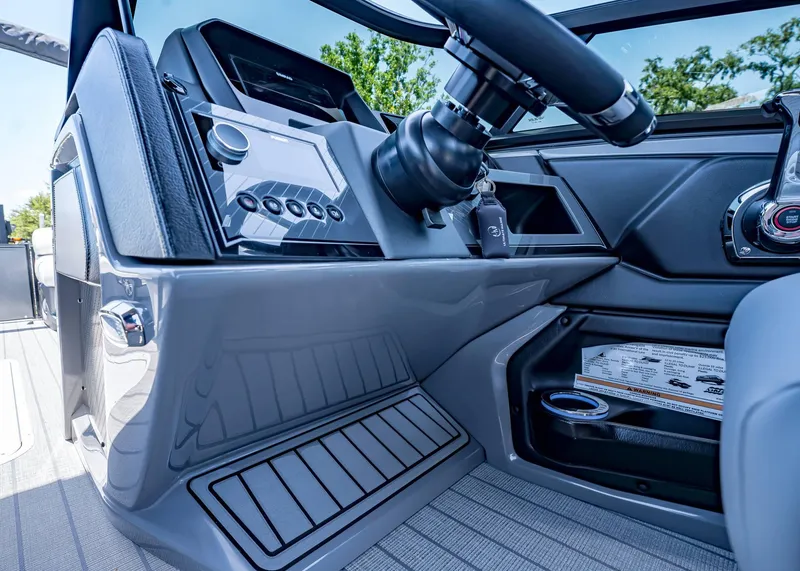 Slide: The Image of Tahoe Grand Tahoe LTD Elite Windshield 2025 - 29