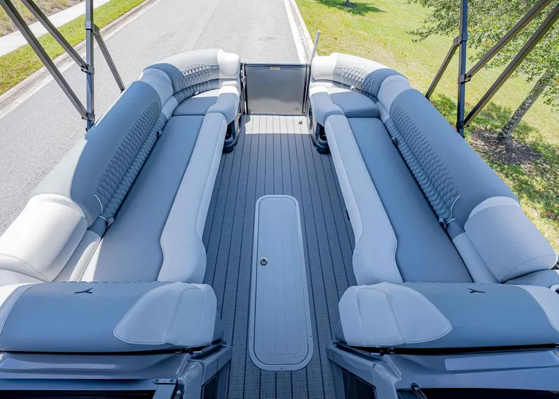 Slide: The Image of Tahoe Grand Tahoe LTD Elite Windshield 2025 - 34