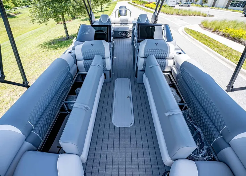 Slide: The Image of Tahoe Grand Tahoe LTD Elite Windshield 2025 - 36