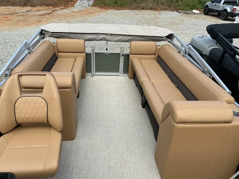 Slide: The Image of Avalon VLS 23 QUAD LOUNGER 2025 - 4