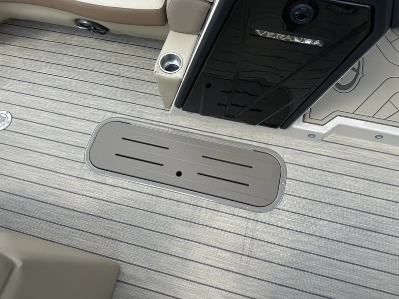 Slide: The Image of Veranda Relax Series VR22VLC 2026 - 10