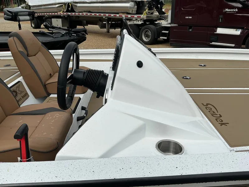 Slide: The Image of Xpress Hyper-Lift Bass Series H20 2026 - 9