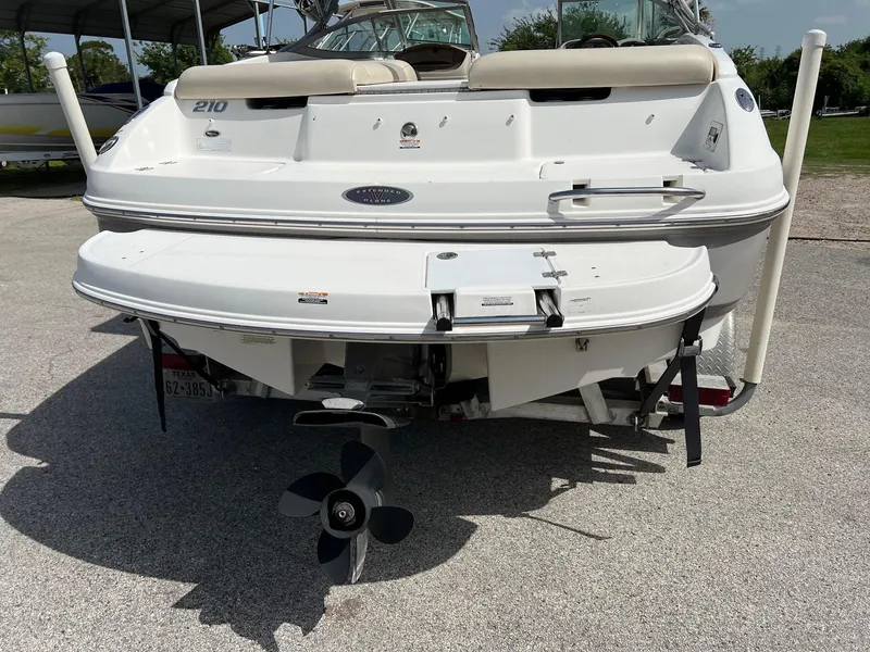 Slide: The Image of 2007 Chaparral 210 SSi boat rear view with propeller and swim platform. - 19