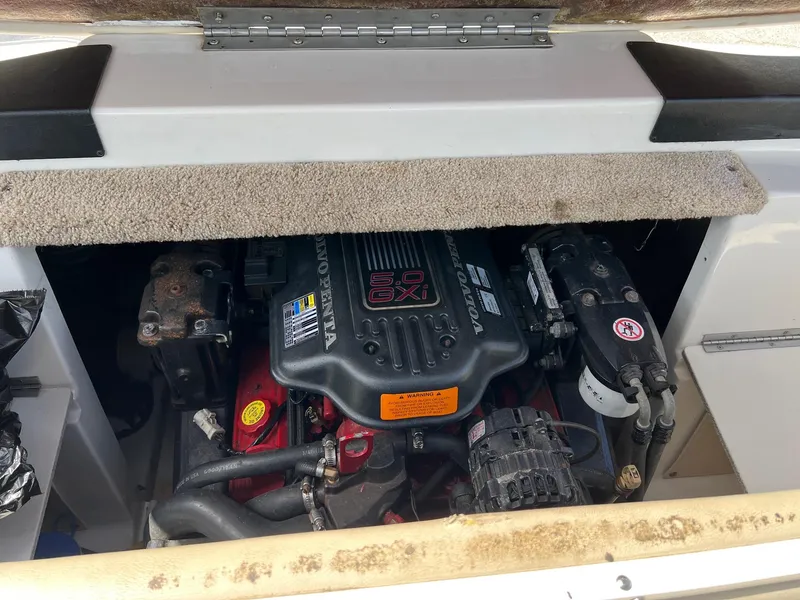 Slide: The Image of 2007 Chaparral 210 SSi boat engine compartment with Volvo Penta 5.0 GXI engine. - 6