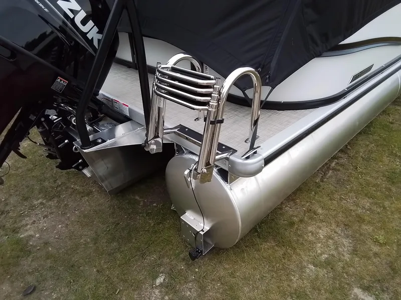 Slide: The Image of Premier 220 Sunscape RF 2025 - 10