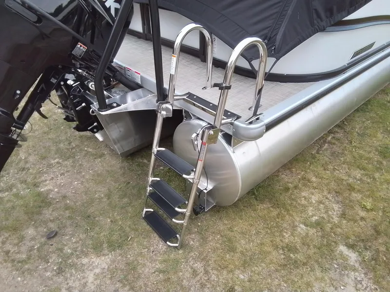 Slide: The Image of Premier 220 Sunscape RF 2025 - 11