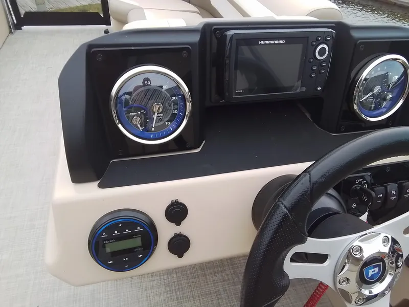 Slide: The Image of Premier 220 Sunscape RF 2025 - 26