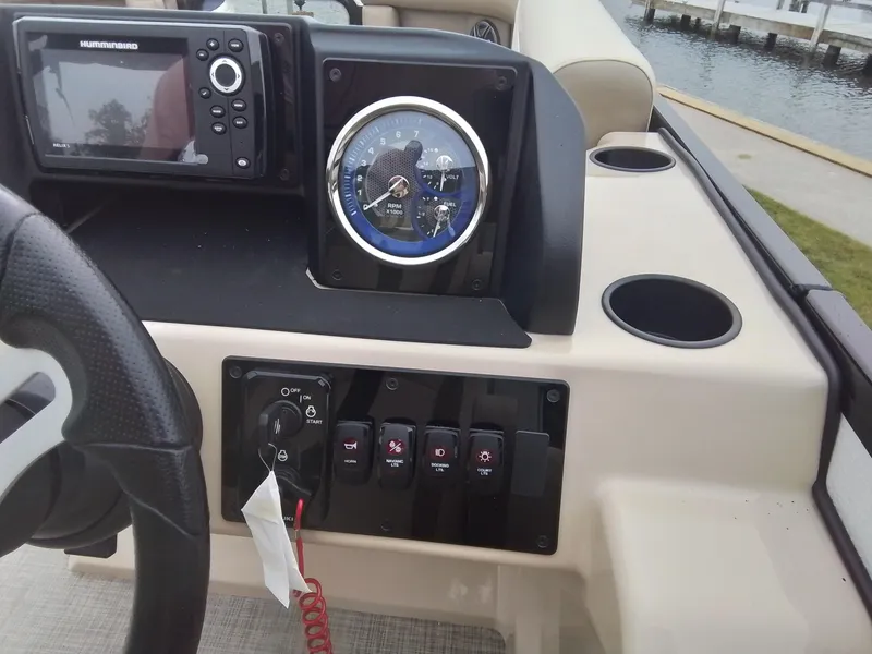 Slide: The Image of Premier 220 Sunscape RF 2025 - 27