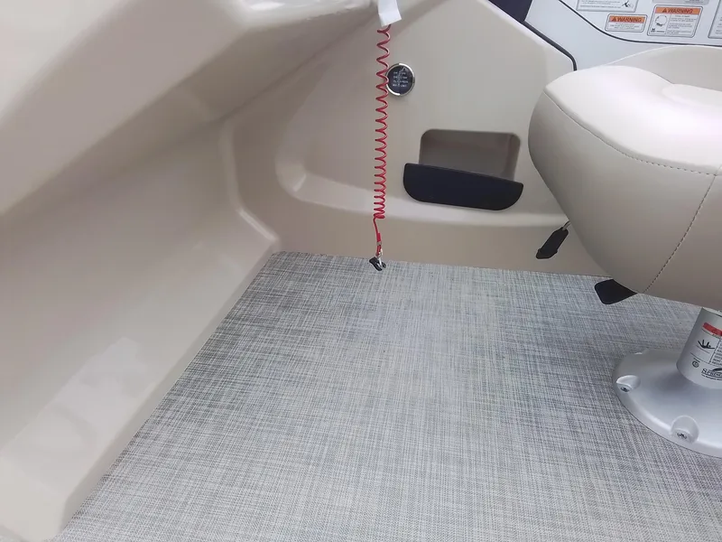 Slide: The Image of Premier 220 Sunscape RF 2025 - 28