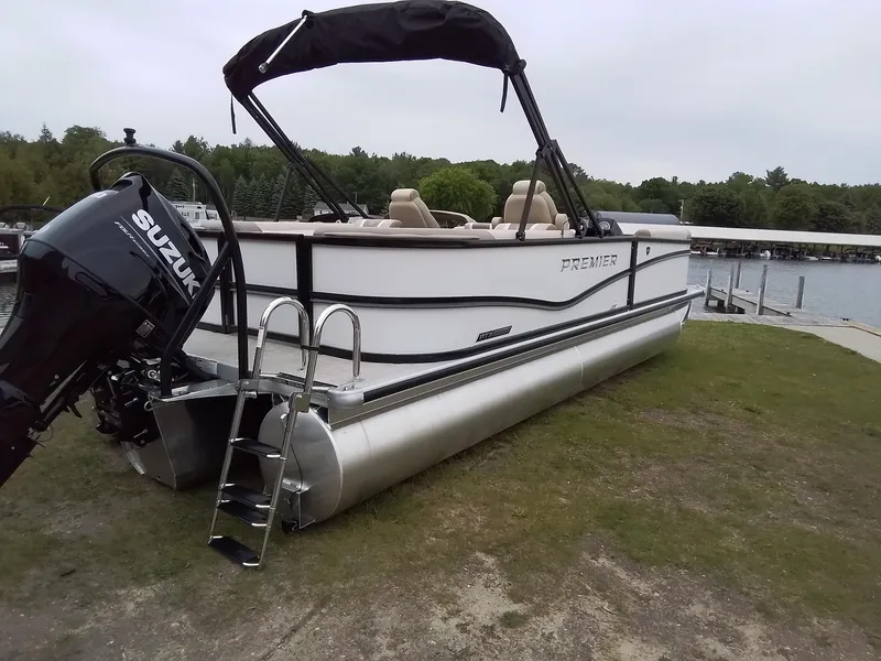 Slide: The Image of Premier 220 Sunscape RF 2025 - 4