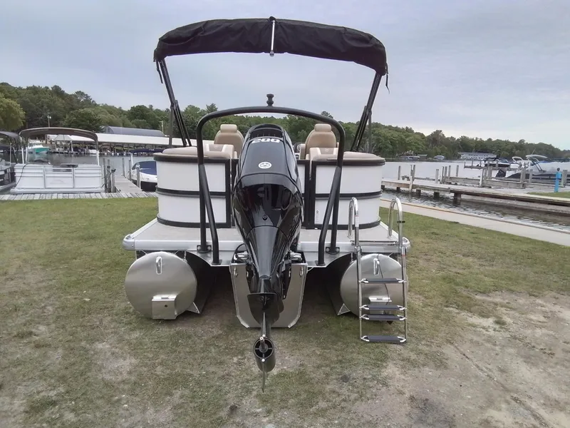 Slide: The Image of Premier 220 Sunscape RF 2025 - 5