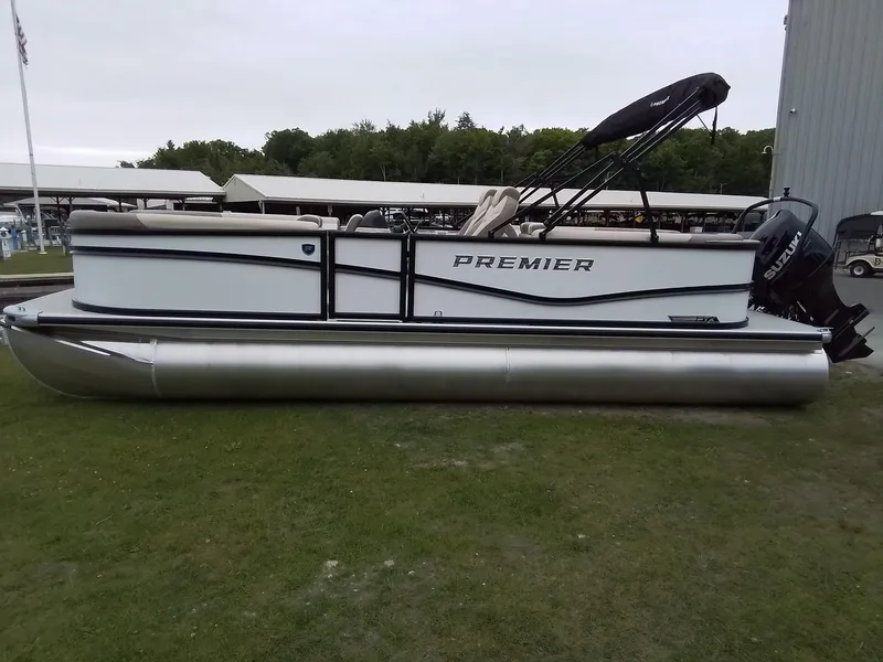 Slide: The Image of Premier 220 Sunscape RF 2025 - 7