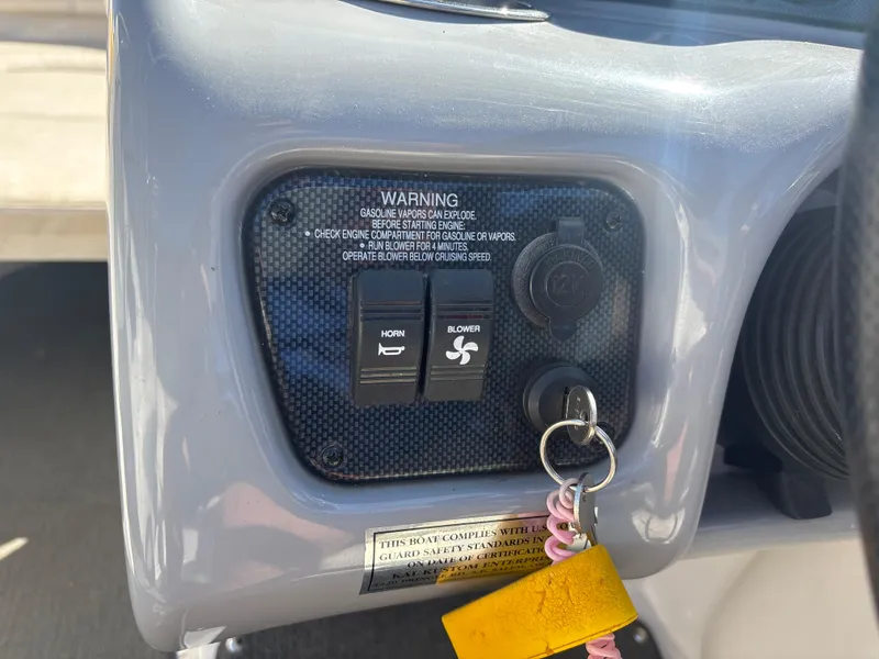 Slide: The Image of Reinell 220 LSE 2007 - 13