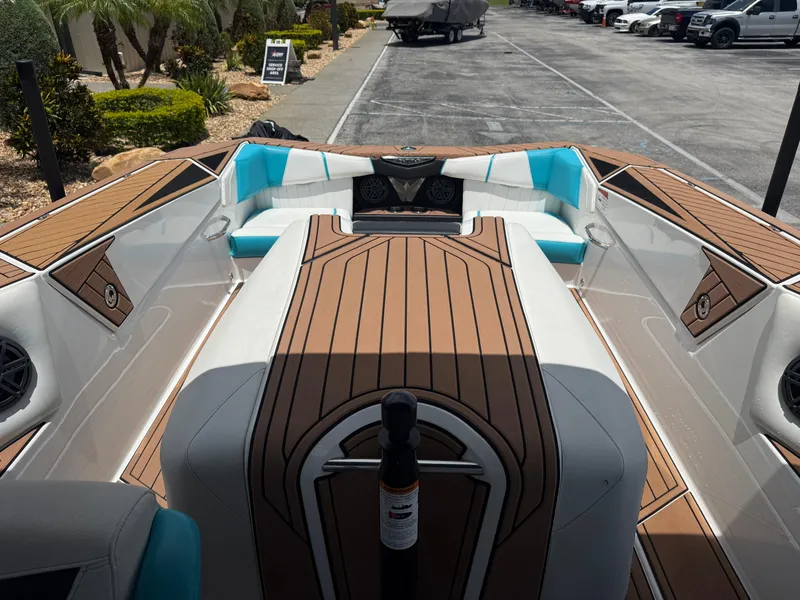 Slide: The Image of Nautique Ski Nautique 2019 - 10