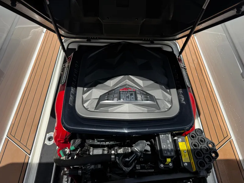 Slide: The Image of Nautique Ski Nautique 2019 - 11