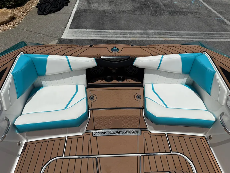 Slide: The Image of Nautique Ski Nautique 2019 - 12