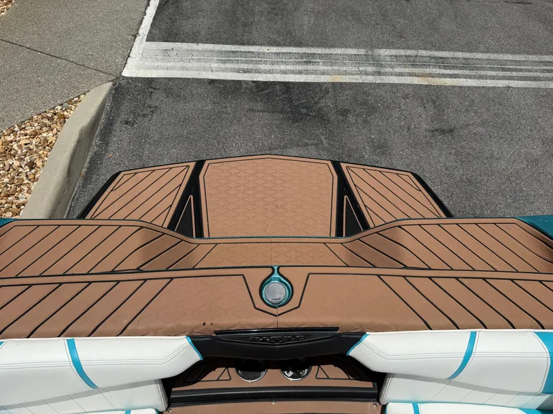 Slide: The Image of Nautique Ski Nautique 2019 - 15