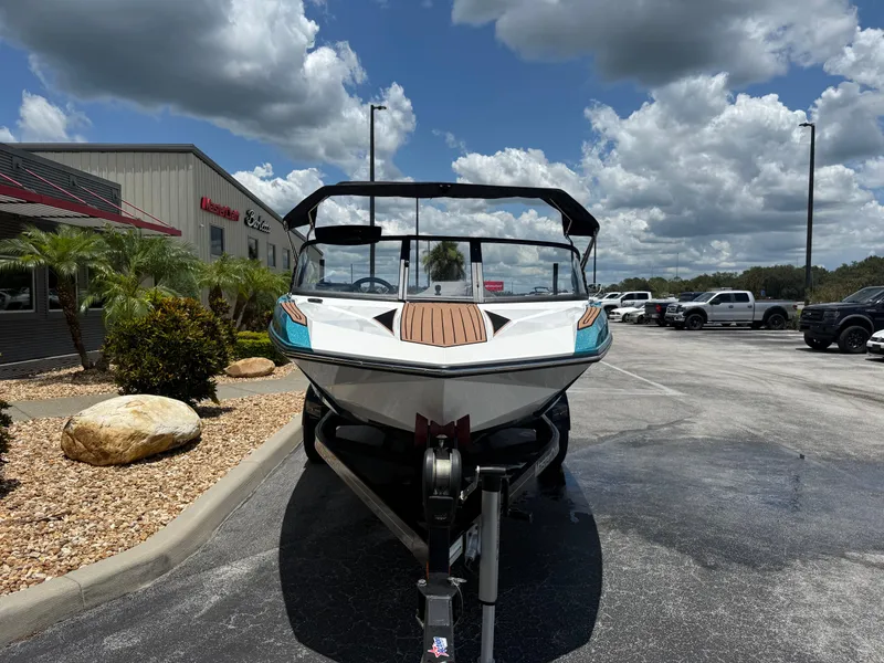 Slide: The Image of Nautique Ski Nautique 2019 - 3