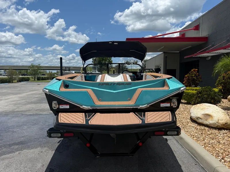 Slide: The Image of Nautique Ski Nautique 2019 - 6