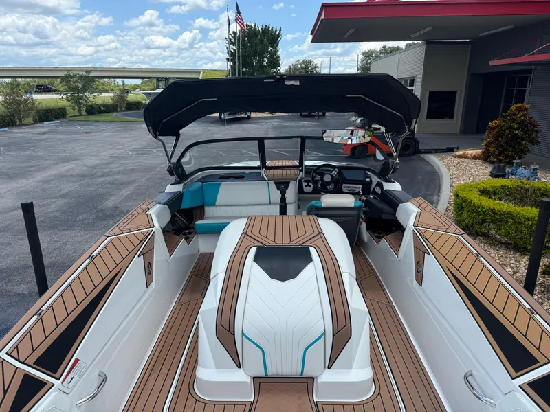 Slide: The Image of Nautique Ski Nautique 2019 - 7