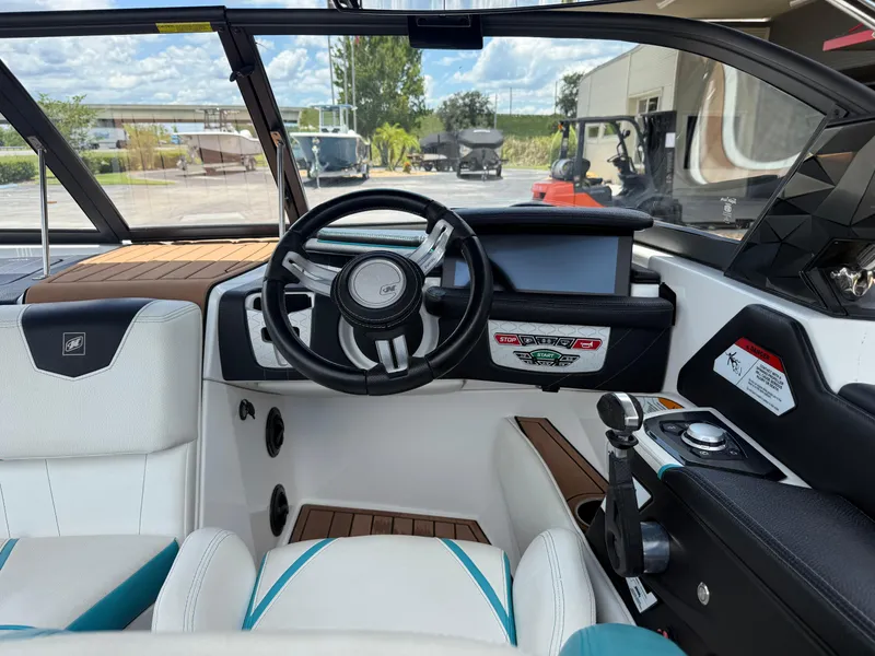 Slide: The Image of Nautique Ski Nautique 2019 - 8