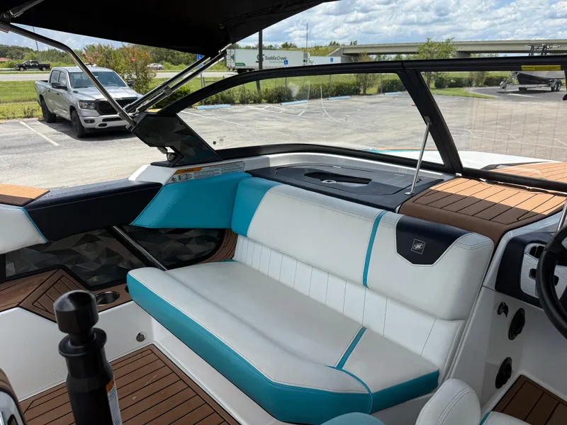 Slide: The Image of Nautique Ski Nautique 2019 - 9