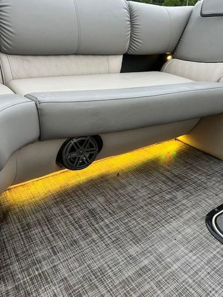 Slide: The Image of Harris 270 Grand Mariner 2019 - 12