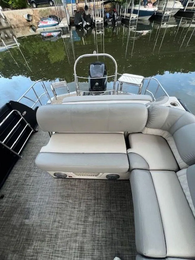 Slide: The Image of Harris 270 Grand Mariner 2019 - 14