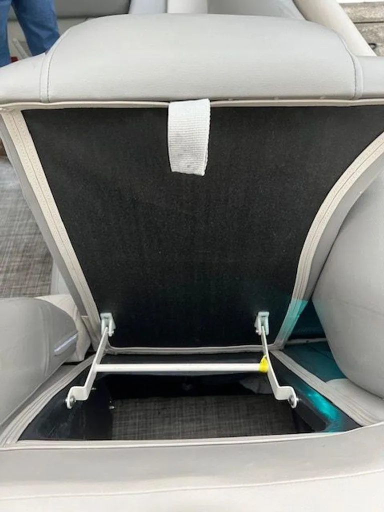 Slide: The Image of Harris 270 Grand Mariner 2019 - 15