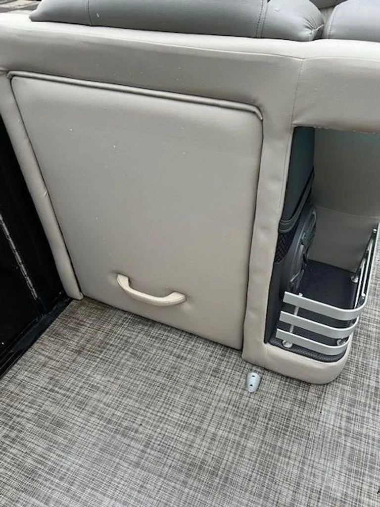 Slide: The Image of Harris 270 Grand Mariner 2019 - 17