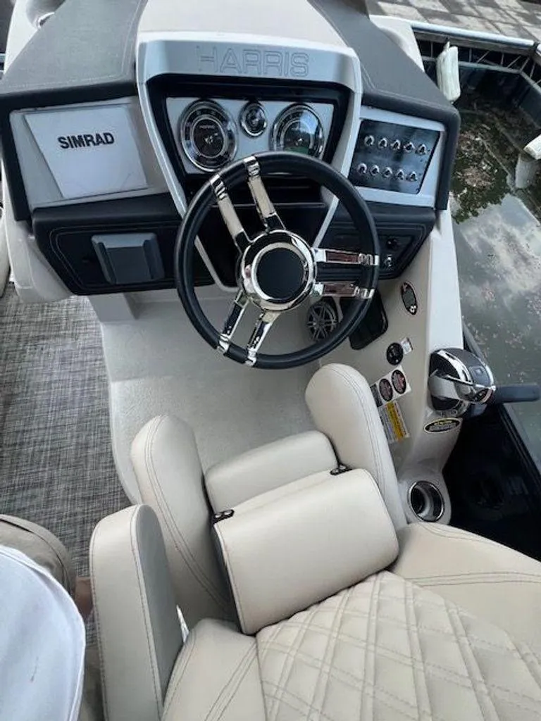 Slide: The Image of Harris 270 Grand Mariner 2019 - 4