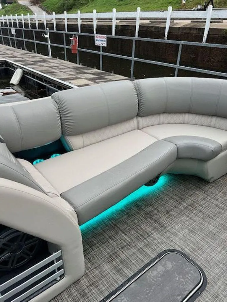 Slide: The Image of Harris 270 Grand Mariner 2019 - 5