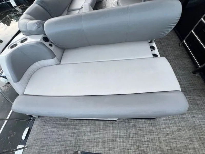 Slide: The Image of Harris 270 Grand Mariner 2019 - 9