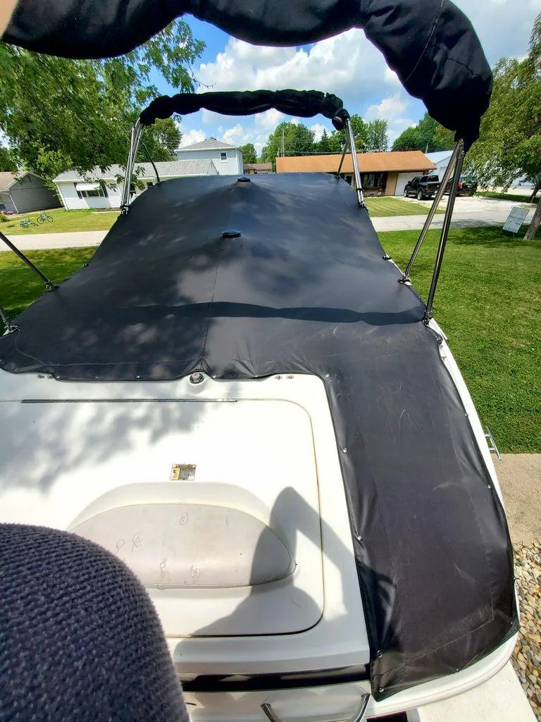 Slide: The Image of Maxum SC3 2006 on a calm lake under sunny skies. - 2